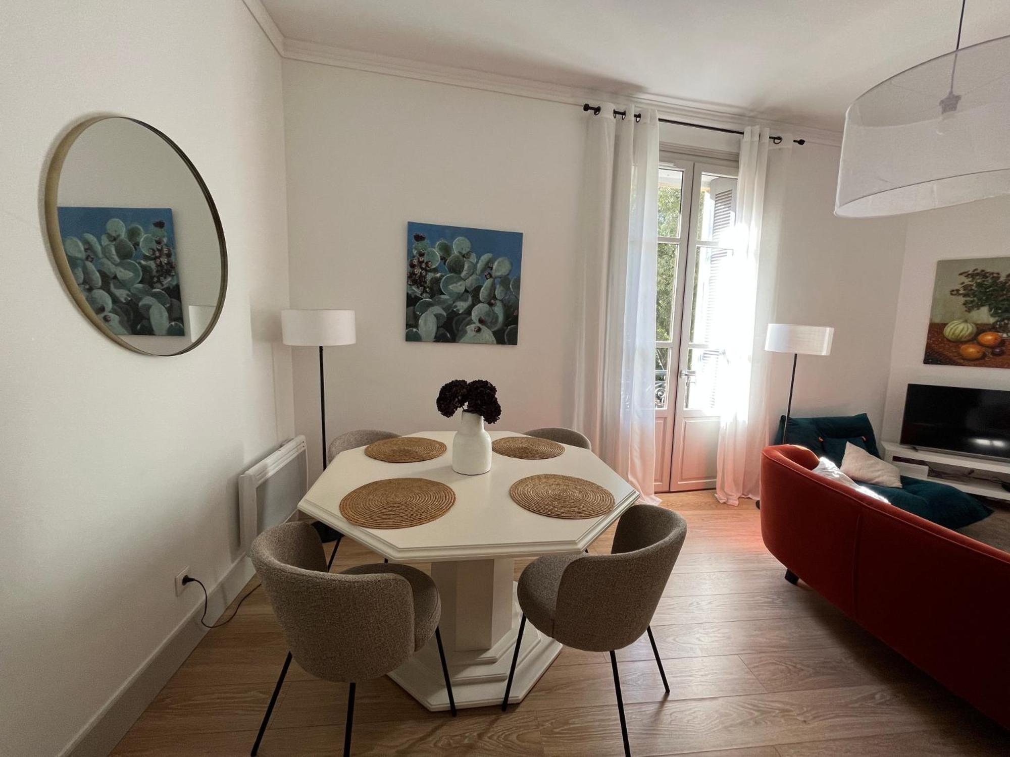 Nimes , Appartement Renove Dans Immeuble Classe. 外观 照片