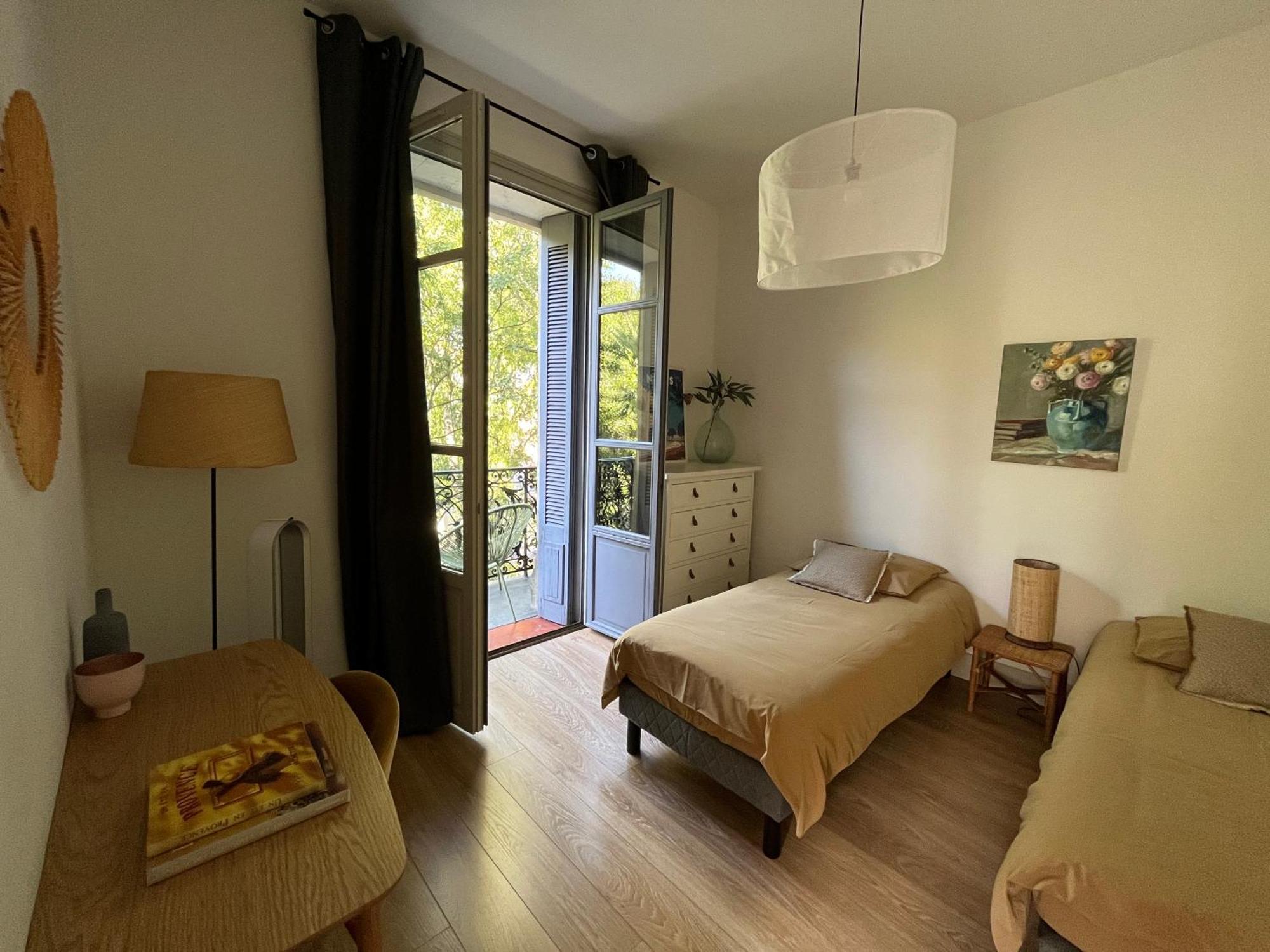 Nimes , Appartement Renove Dans Immeuble Classe. 外观 照片